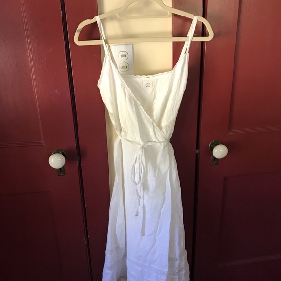 Aritzia Dresses & Skirts - Aritzia white linen dress Aritzia Dresses & Skirts - Aritzia white linen dress